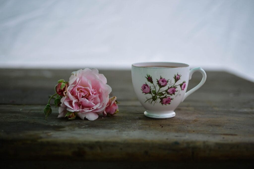 coffee, flower wallpaper, cup, nature, drink, flora, flower, hot, mug, tea cup, table, tea, coffee cup, beautiful flowers, flower background, wooden table