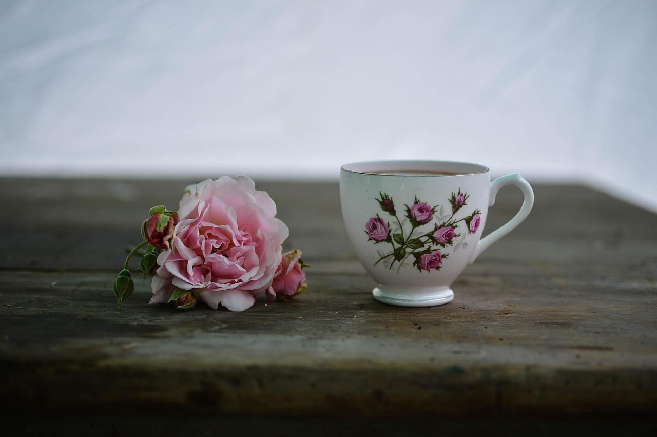coffee, flower wallpaper, cup, nature, drink, flora, flower, hot, mug, tea cup, table, tea, coffee cup, beautiful flowers, flower background, wooden table