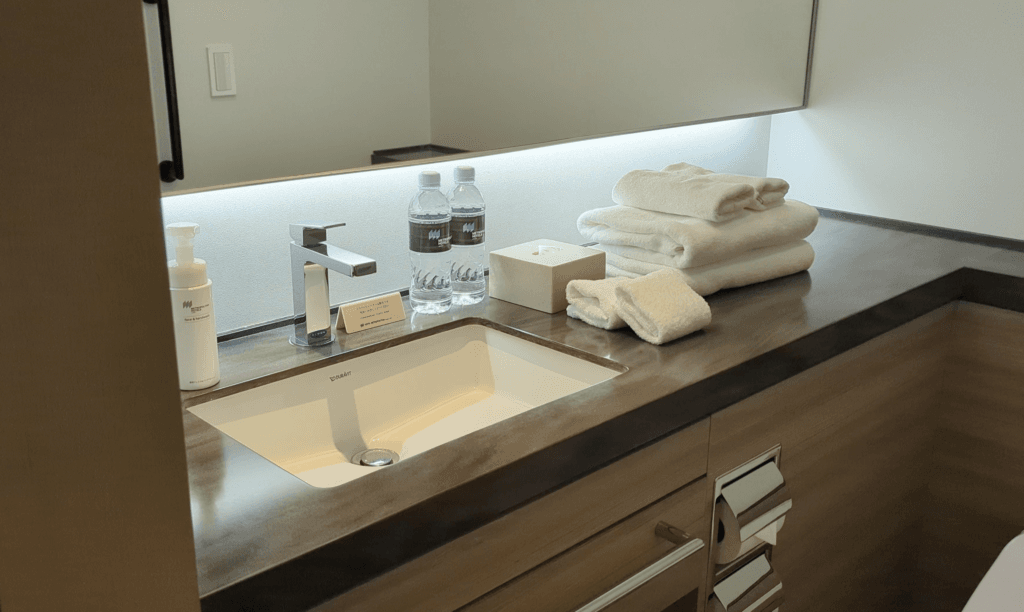 Hotel Metropolitan Kamakura room toilet and bath