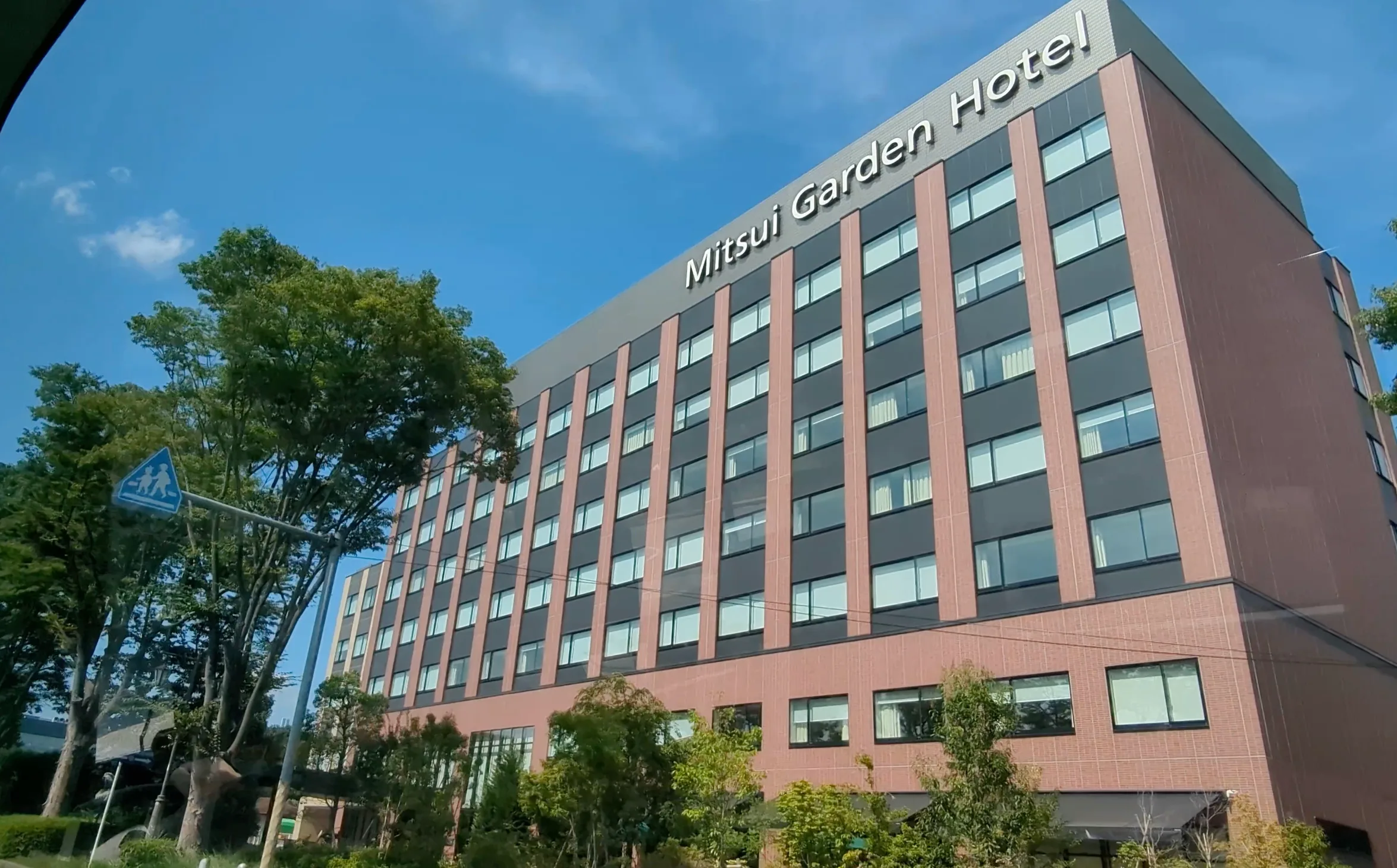 Exterior view of Mitsui Garden Hotel Kashiwa-no-ha Park Side in Chiba, Japan, a PWD and senior-friendly hotel near National Cancer Center Hospital East.