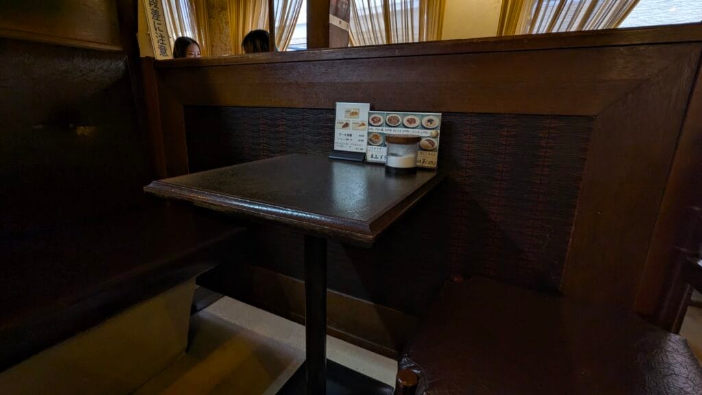 喫茶 ジュリアン interior
